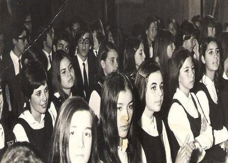 María Inés, en su graduación de IV° medio LMS (primera de la segunda fila), 1970.