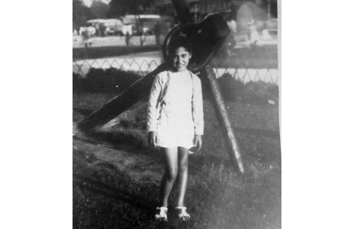 Marisol a los ocho años en el Parque Forestal,  Santiago, 1970.