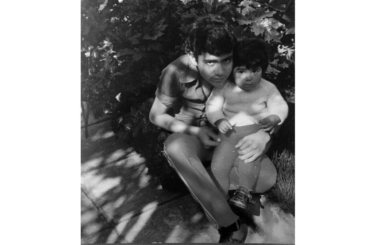Isidro a los 15 años, con su hermana menor, Benita. Casa de San Isidro, Santiago, 1983.
